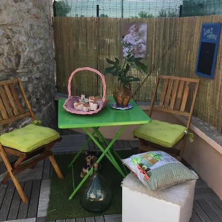 Hébergement de vacances La Tour Yselda *